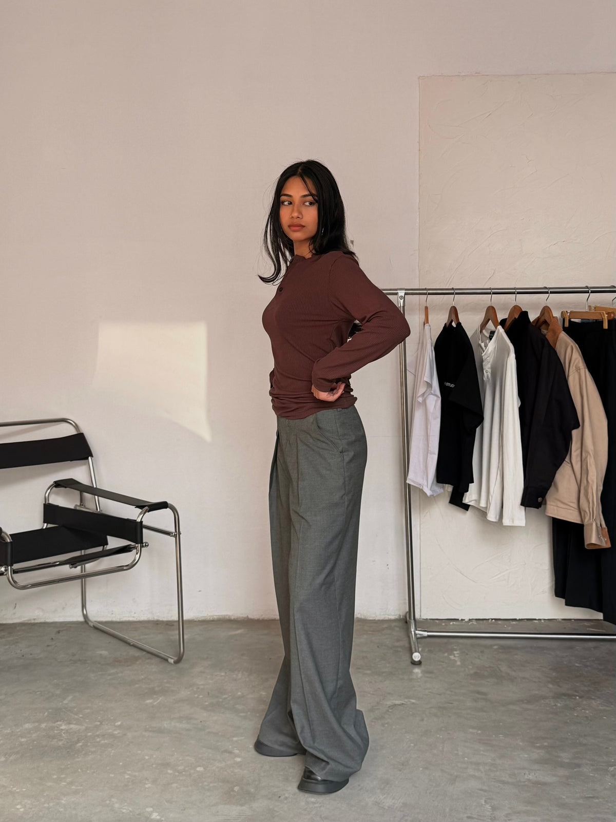 HENLEY BROWN TEE