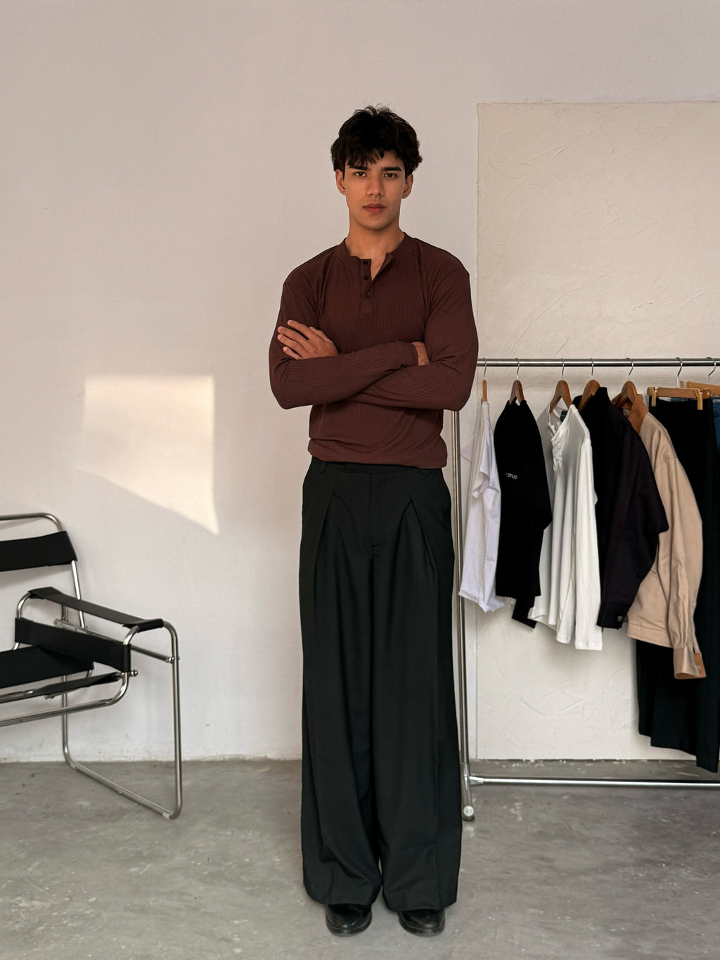 HENLEY BROWN TEE