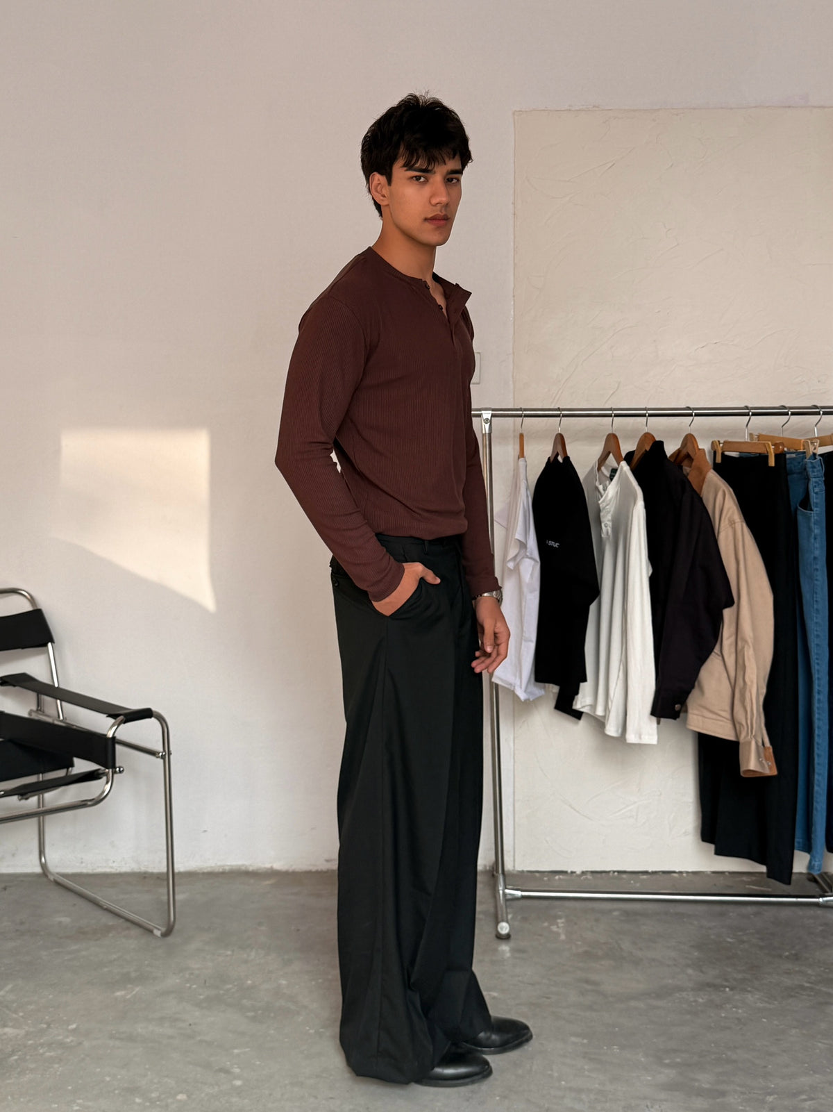 HENLEY BROWN TEE