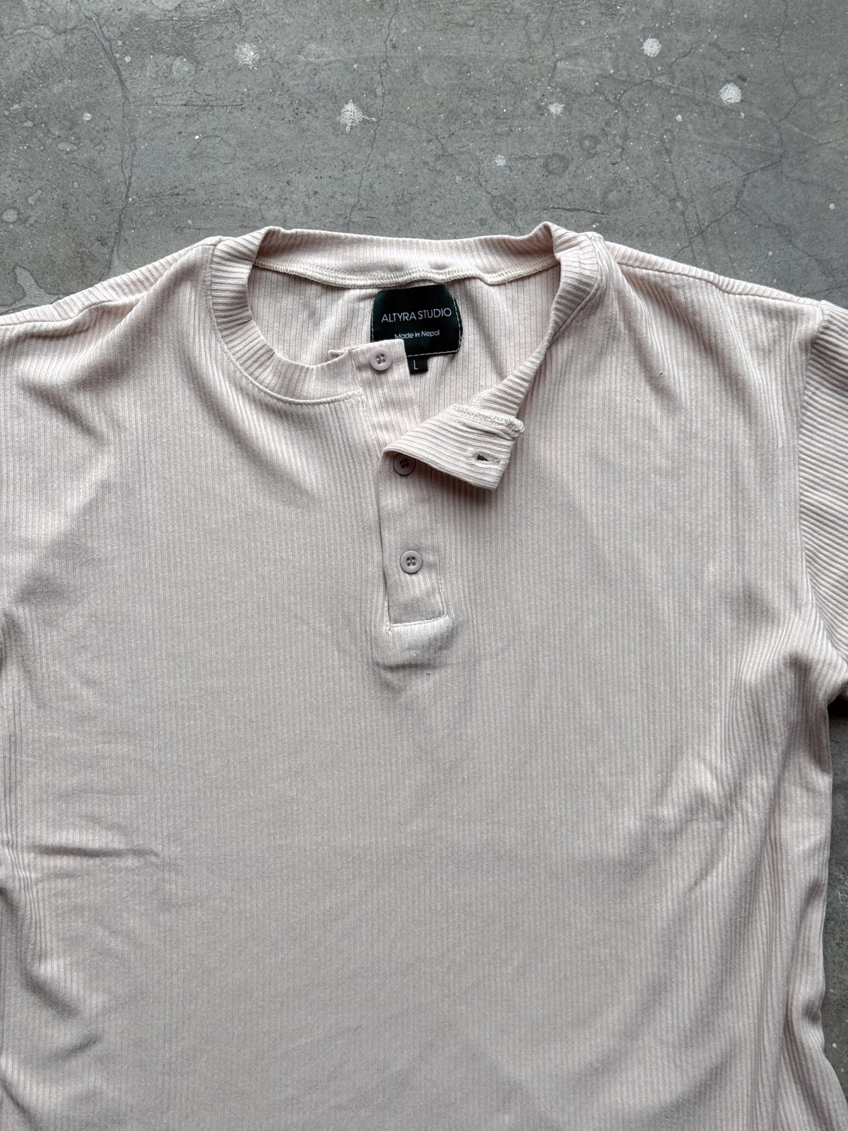 The Half Henley Tee Beige