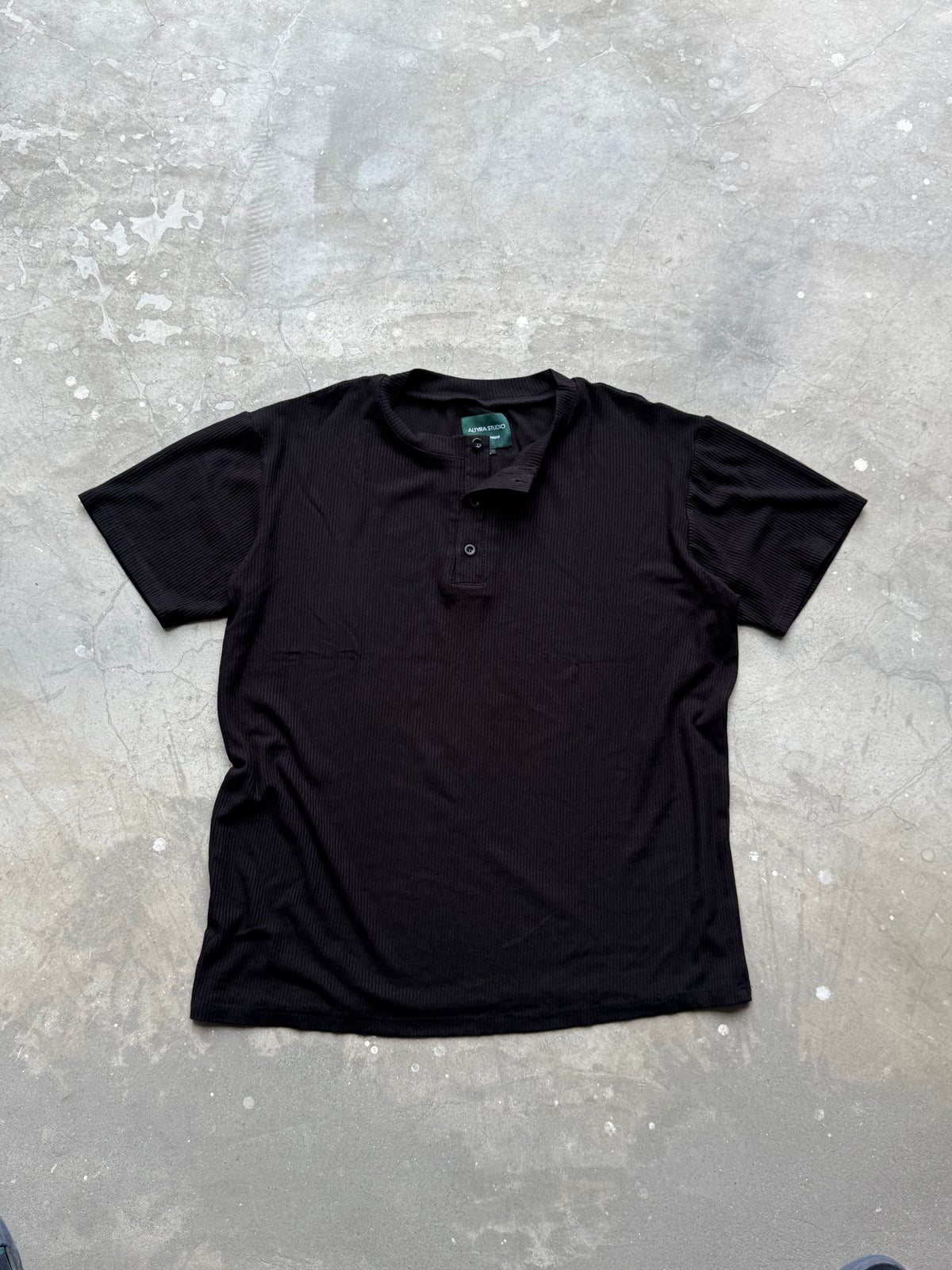 The Half Henley Tee Black