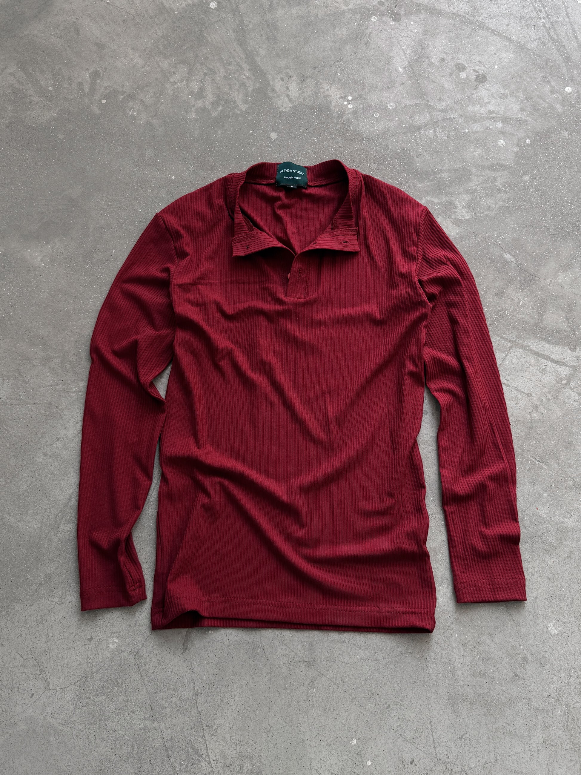 HENLEY RED TEE