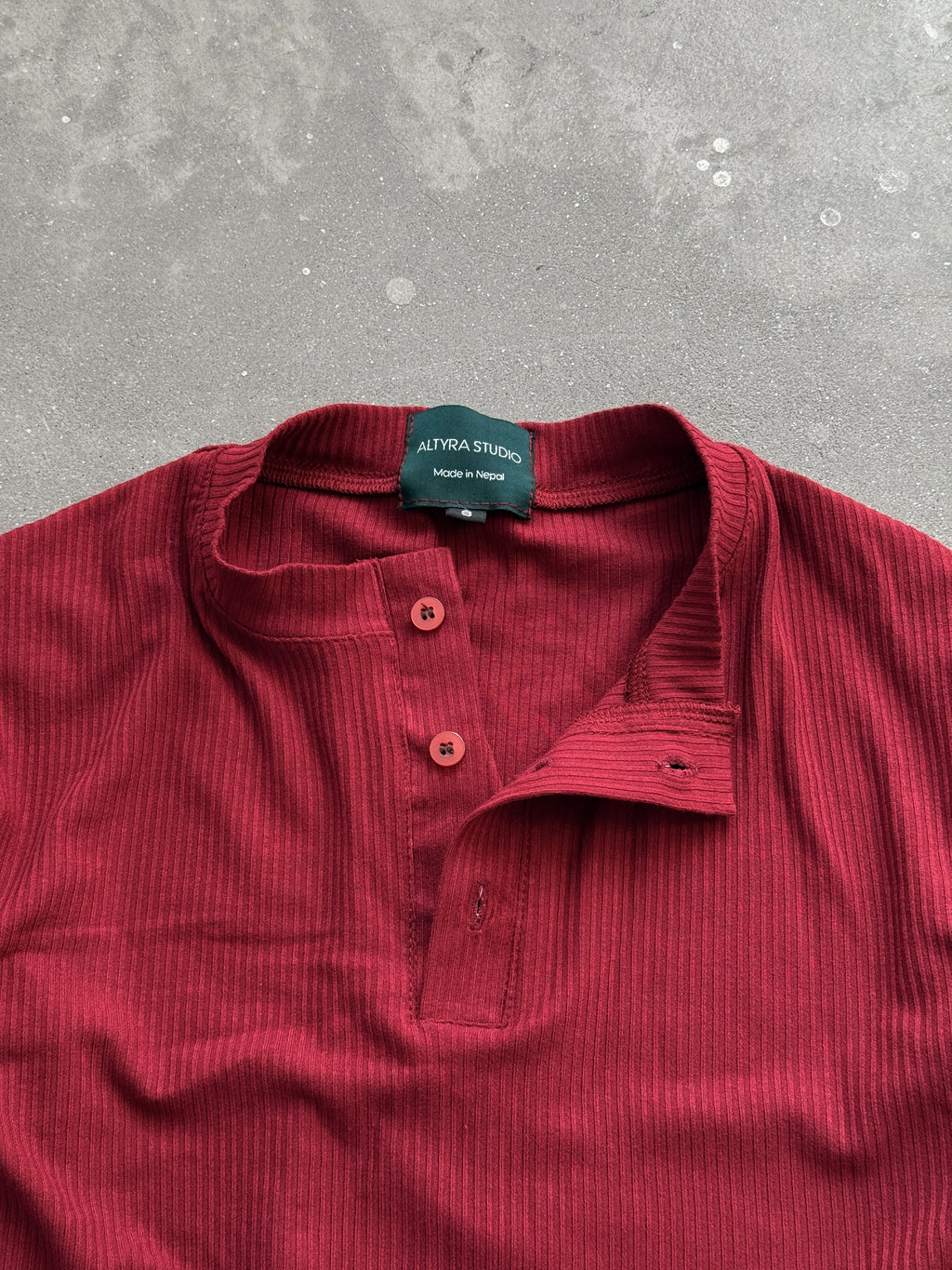 HENLEY RED TEE