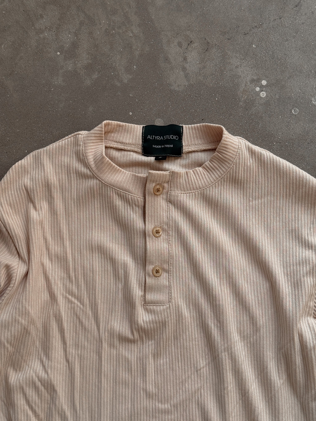 HENLEY RED TEE