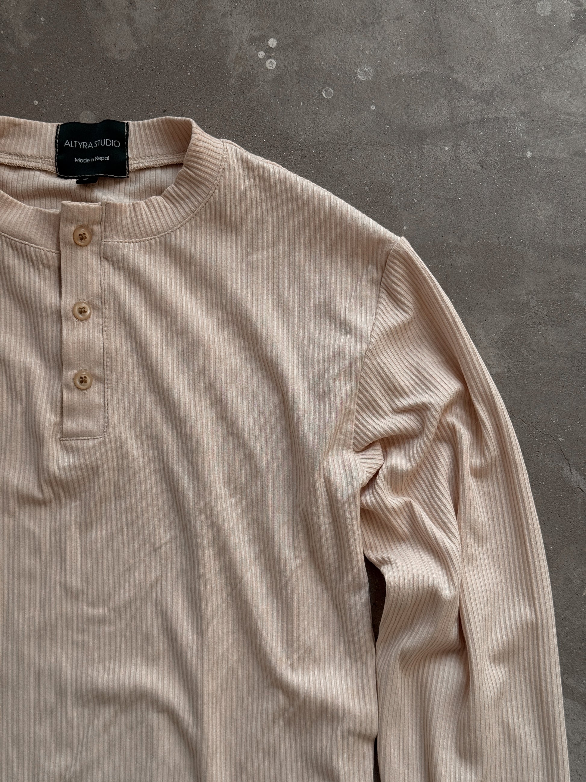 HENLEY BEIGE TEE