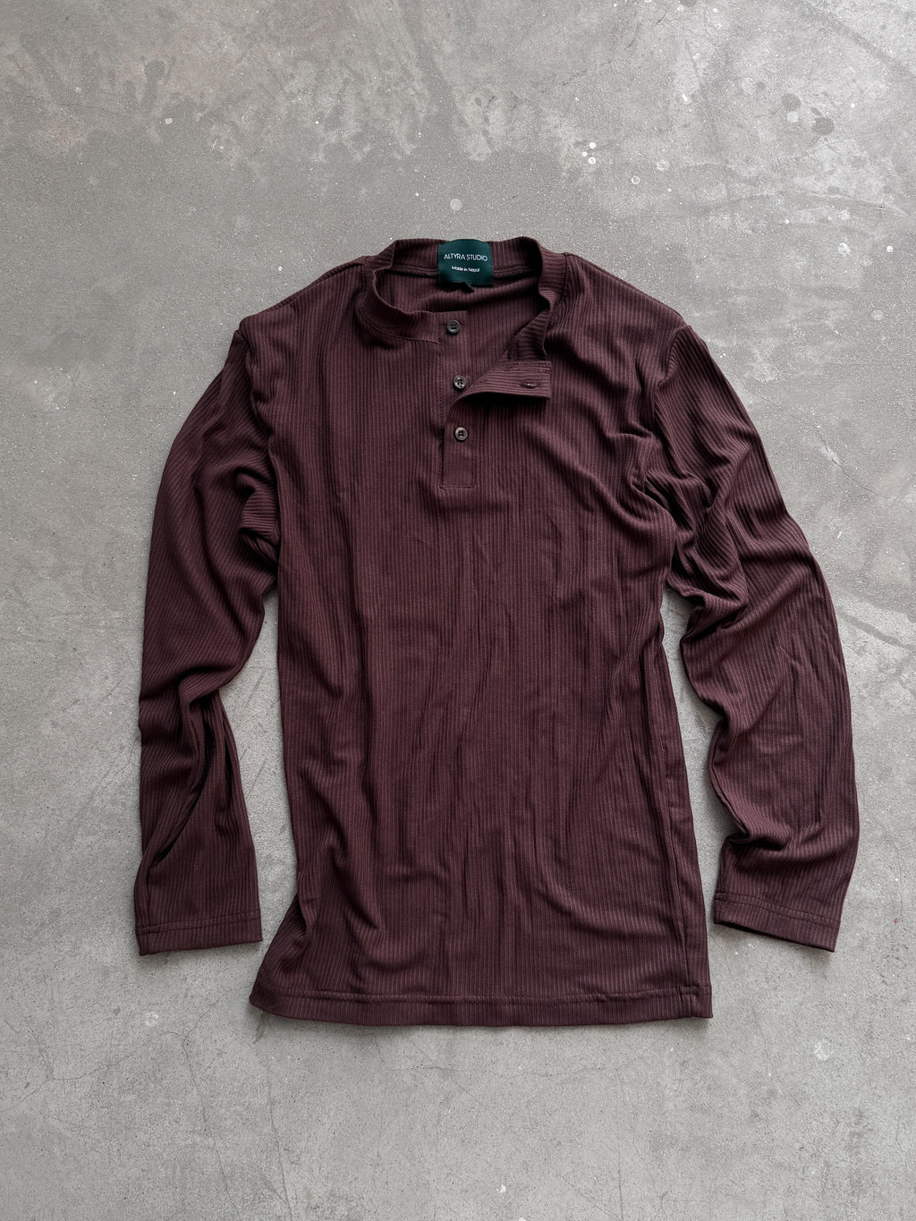 HENLEY BROWN TEE